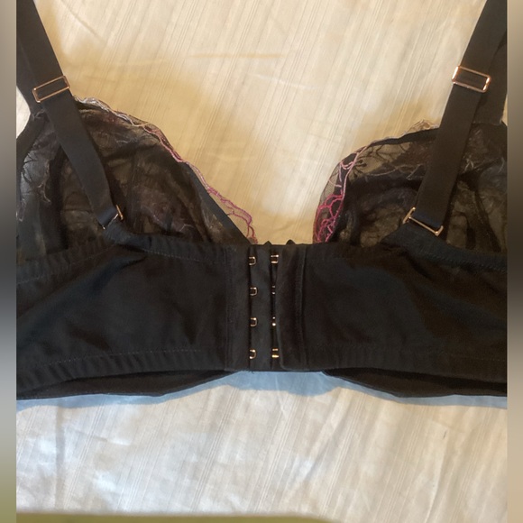 Oola brand black embroidered bra. - Picture 4 of 6